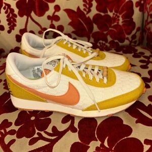 Nike Daybreak SE Sun Club Sail Hot Curry Women's Multicolor Sneakers 7